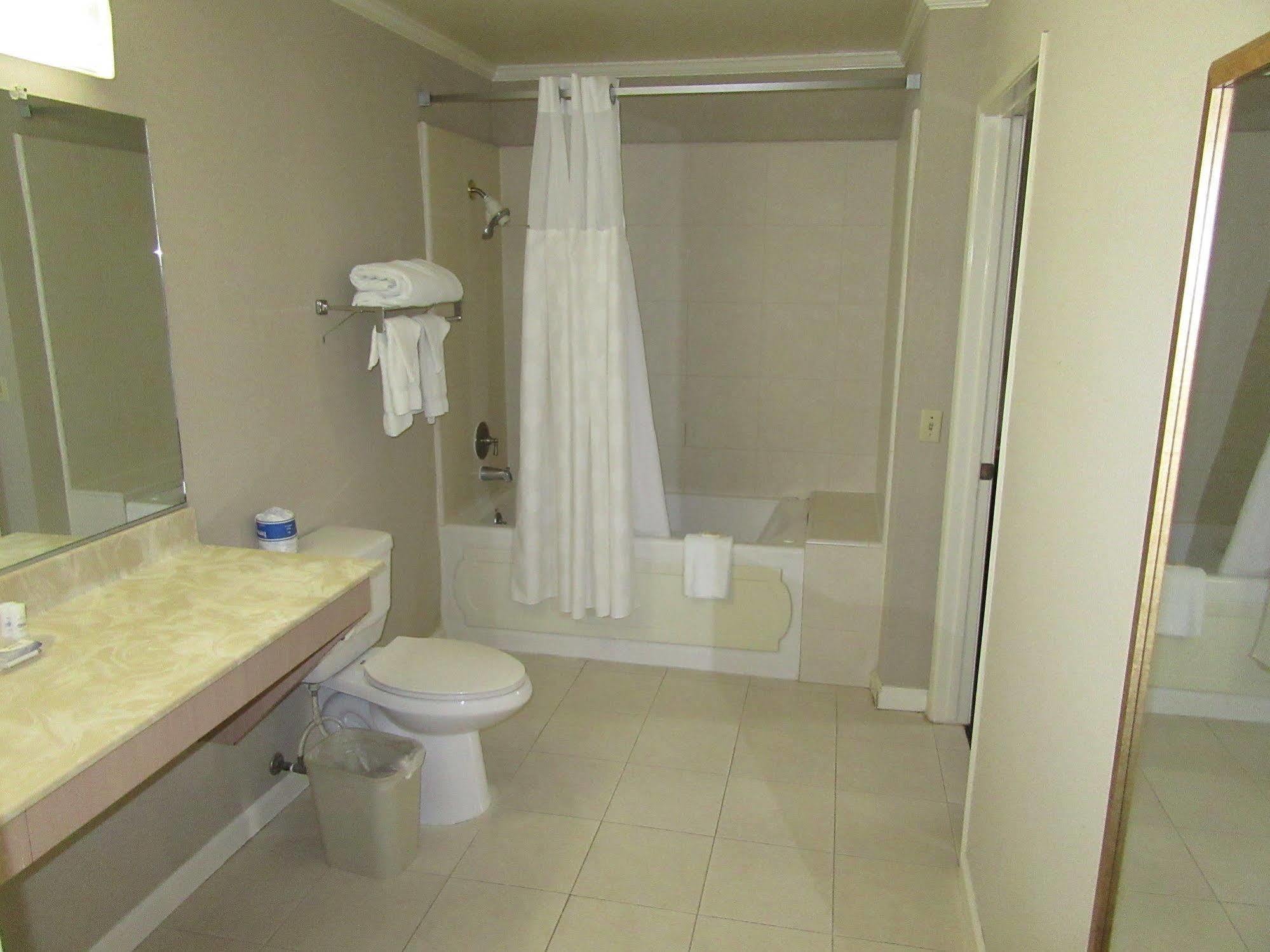 Hotel Ramada By Wyndham Angeles/wilshire Center 3*