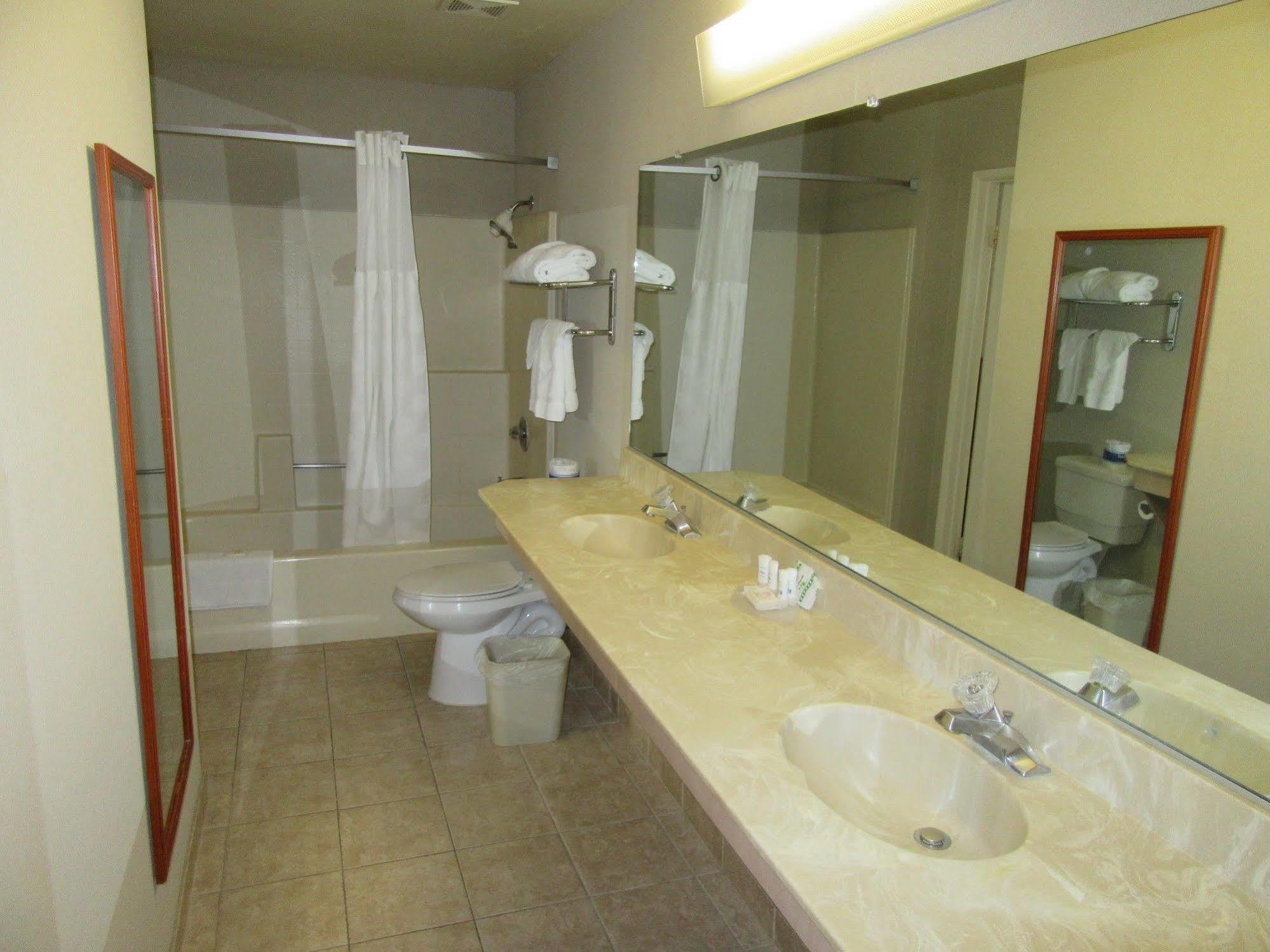 Ramada By Wyndham Angeles/wilshire Center Los Angeles